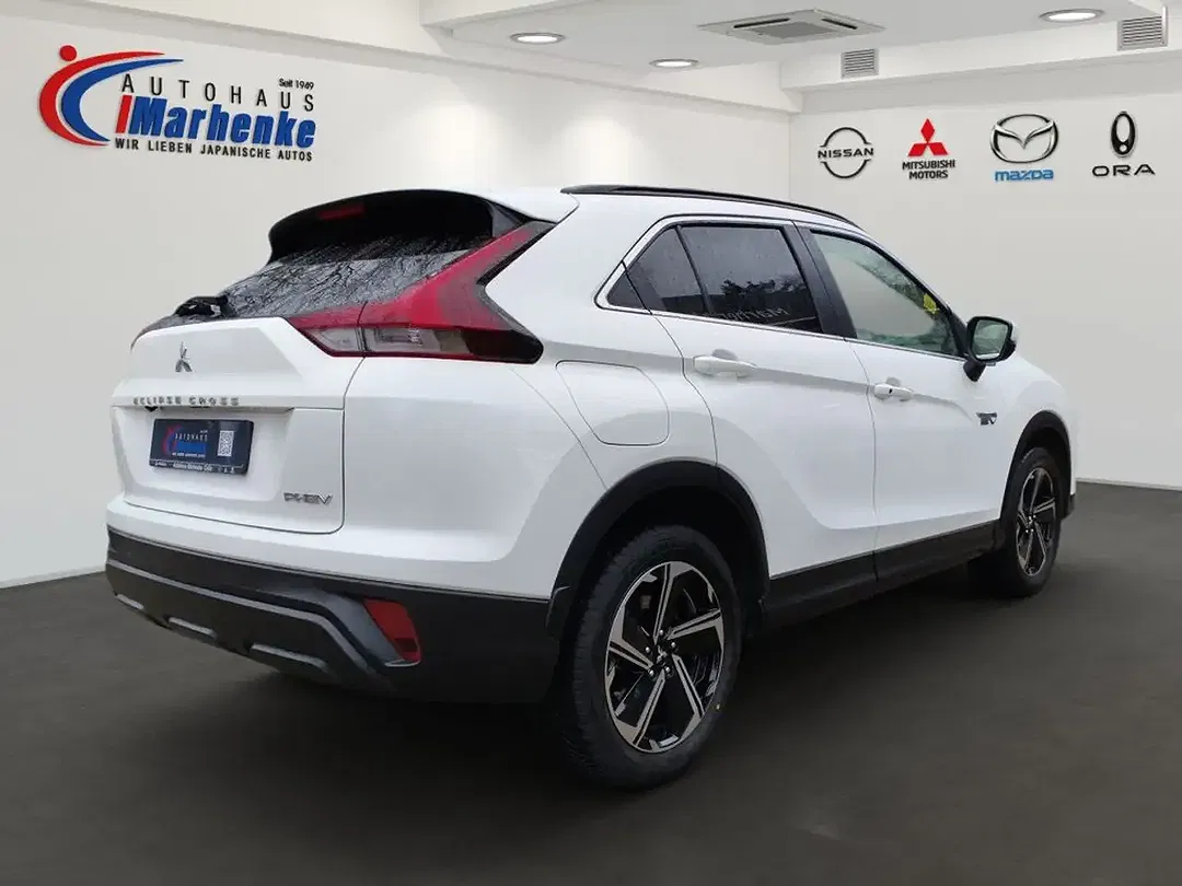 Mitsubishi Eclipse Cross PHEV Hybrid 4WD Basis - Thumbnail 3