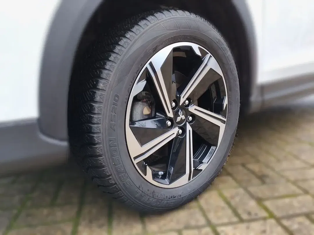 Mitsubishi Eclipse Cross PHEV Hybrid 4WD Basis - Thumbnail 6