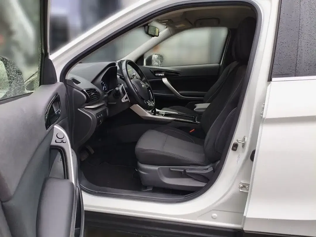Mitsubishi Eclipse Cross PHEV Hybrid 4WD Basis - Thumbnail 7