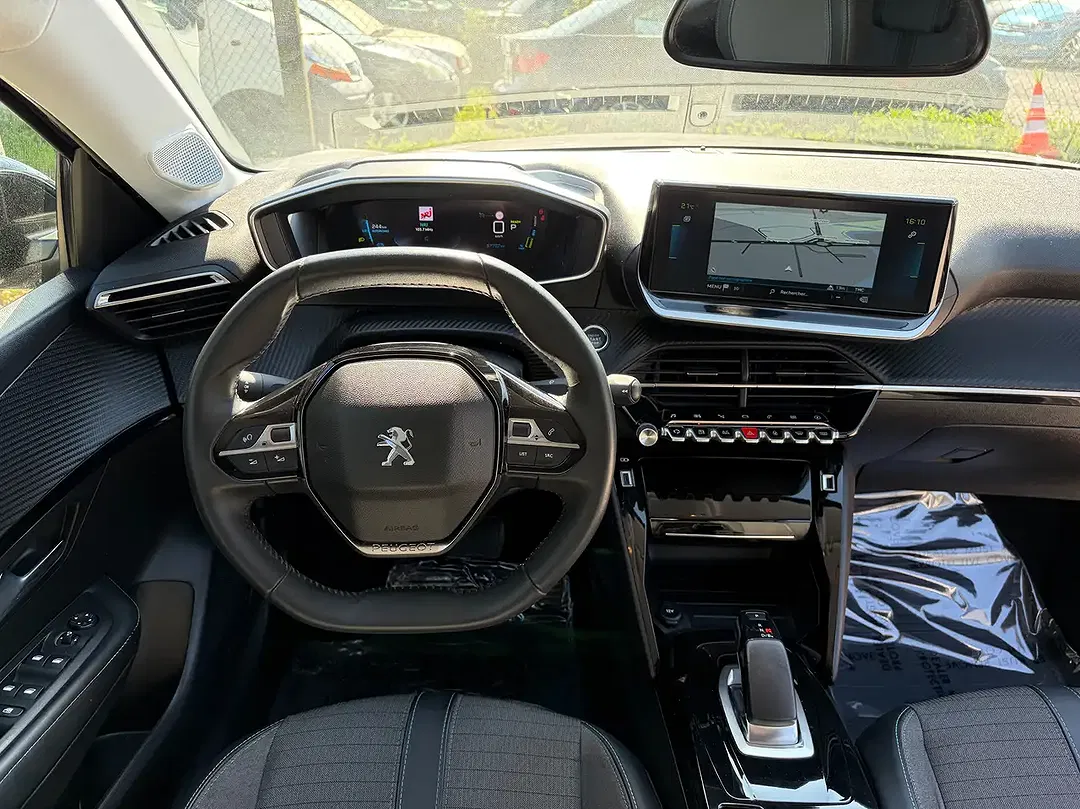 Peugeot e-208 Allure - Thumbnail 10