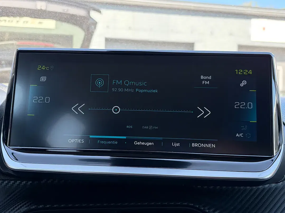 Peugeot e-208 Allure - Thumbnail 15