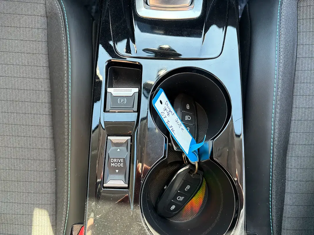 Peugeot e-208 Allure - Thumbnail 19