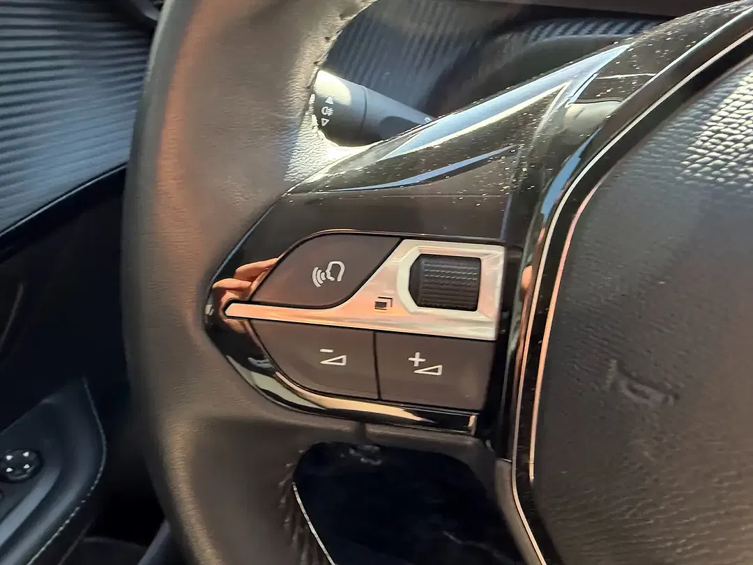 Peugeot e-208 Allure - Thumbnail 22