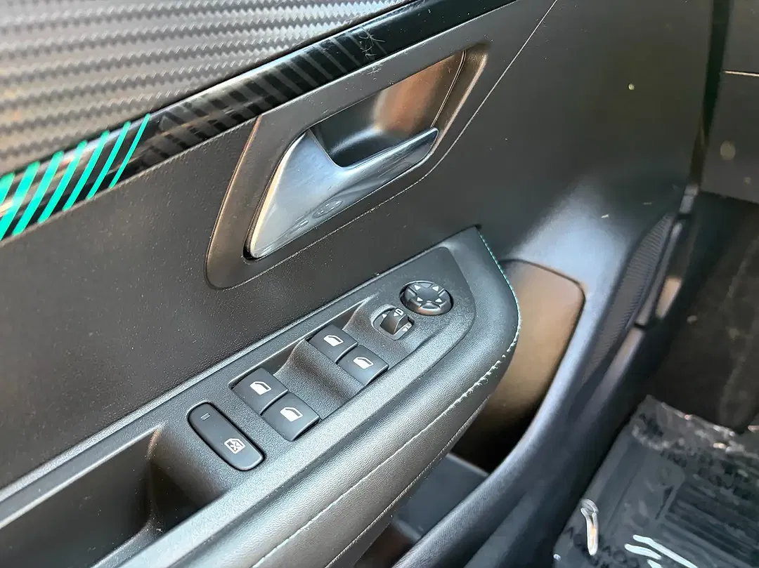 Peugeot e-208 Allure - Thumbnail 23