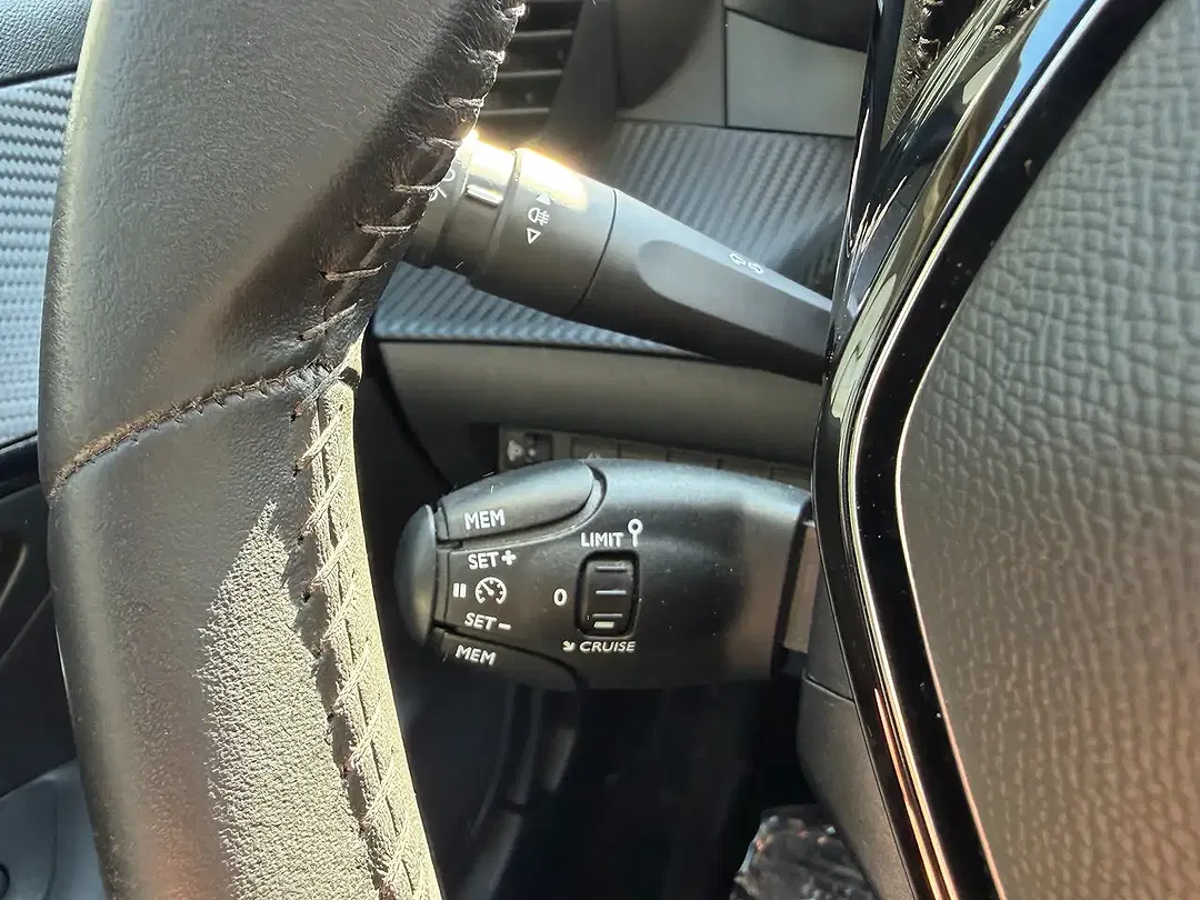 Peugeot e-208 Allure - Thumbnail 24