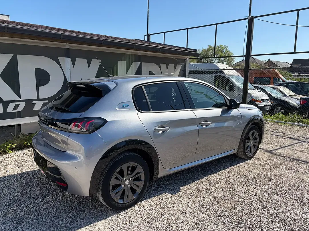 Peugeot e-208 Allure - Thumbnail 4