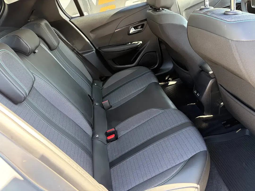 Peugeot e-208 Allure - Thumbnail 9