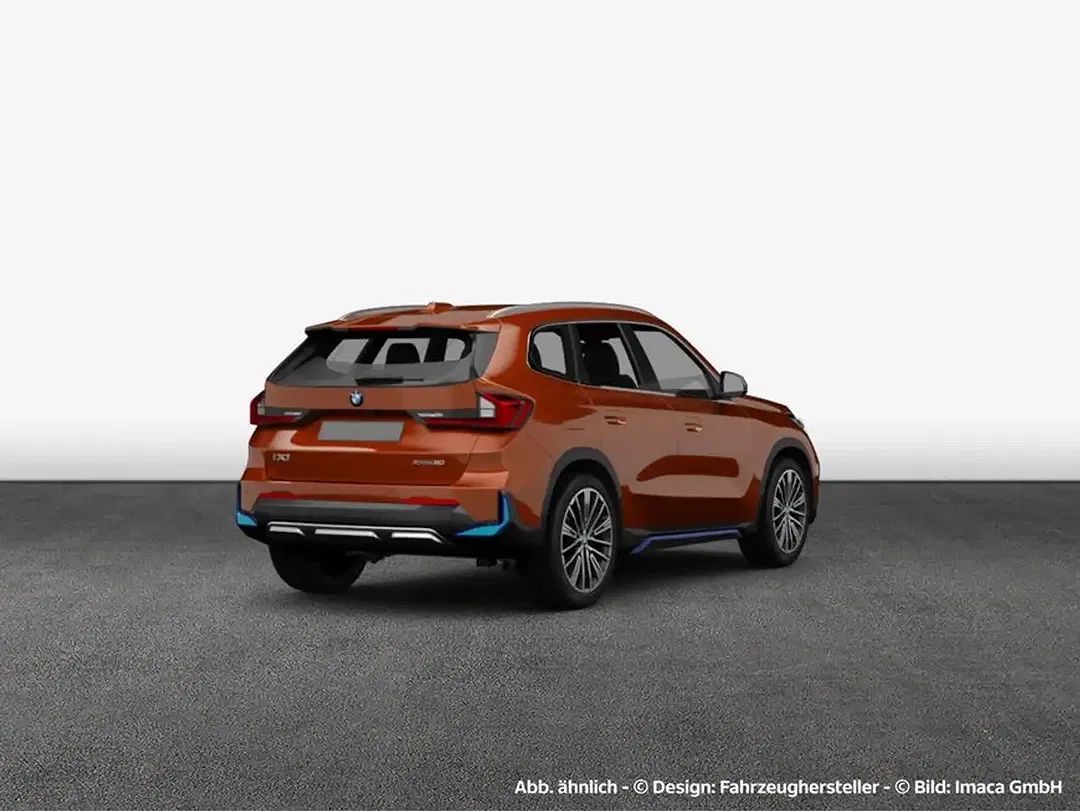 BMW iX1 xDrive xLine - Thumbnail 2