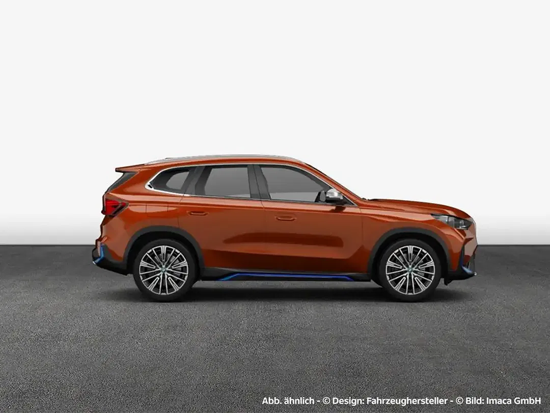 BMW iX1 xDrive xLine - Thumbnail 4
