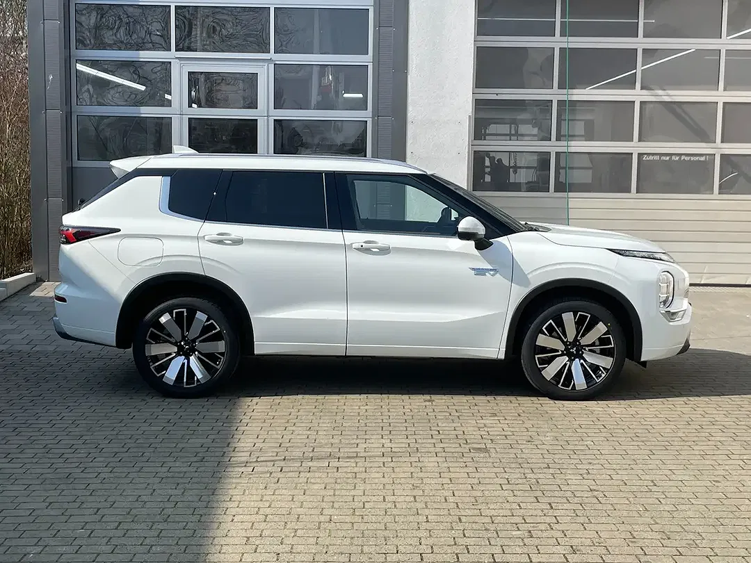 Mitsubishi Outlander 2.4 PHEV Hybrid Top Luxury - foto 2