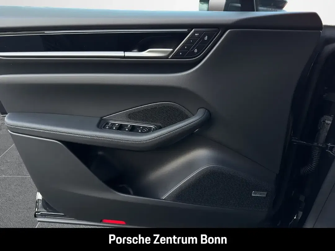 Porsche Macan - Thumbnail 12