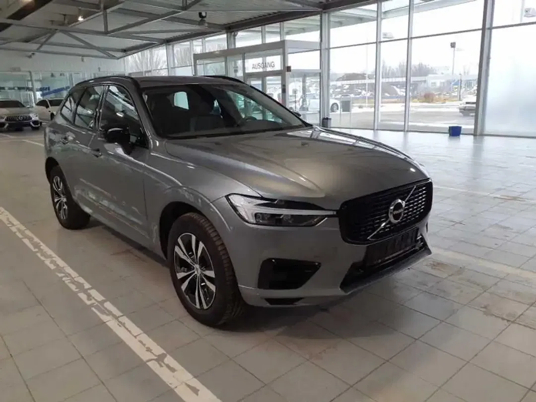 Volvo XC60 T6 AWD Recharge R-Design - Thumbnail 3