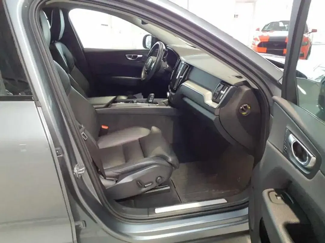 Volvo XC60 T6 AWD Recharge R-Design - Thumbnail 5