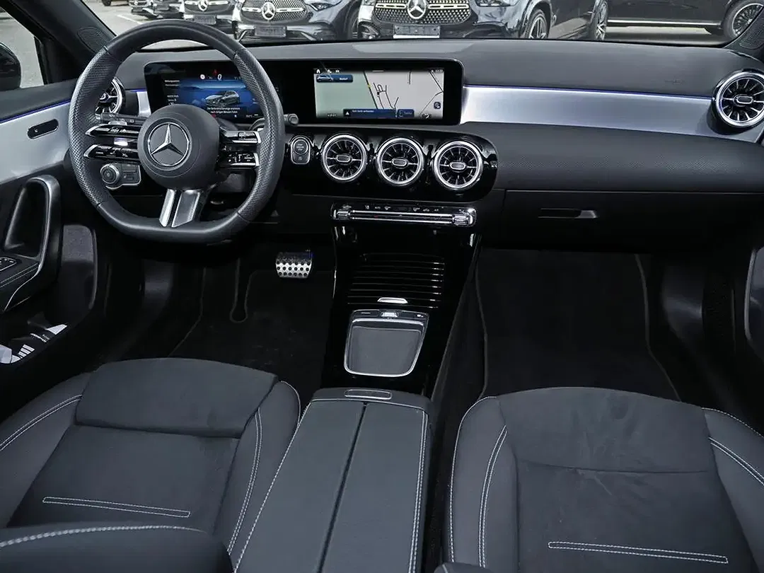 Mercedes-Benz A 200 AMG MBUX Night - Thumbnail 14