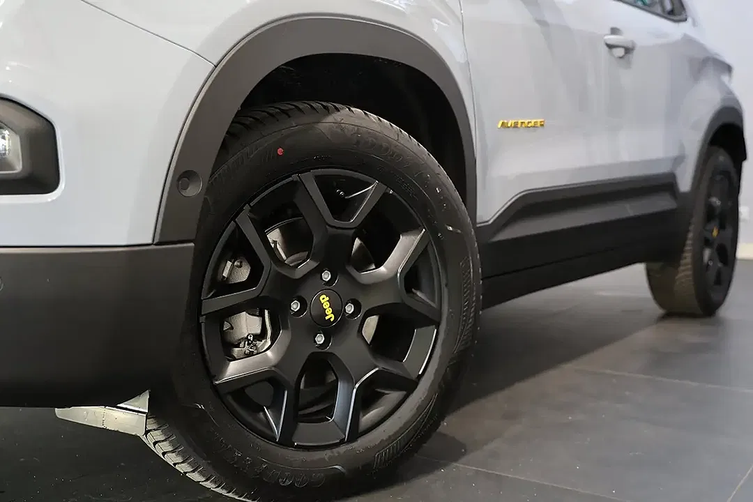 Jeep Avenger 1.2 e-Hybrid DCT 4xe The North Face - Thumbnail 3
