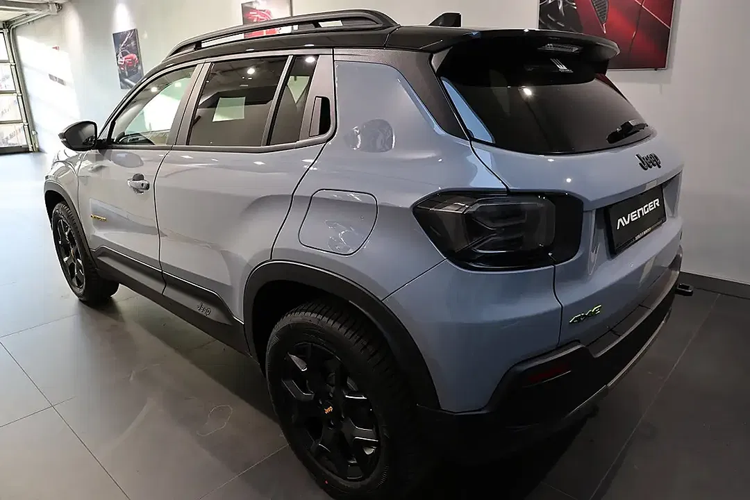 Jeep Avenger 1.2 e-Hybrid DCT 4xe The North Face - Thumbnail 4