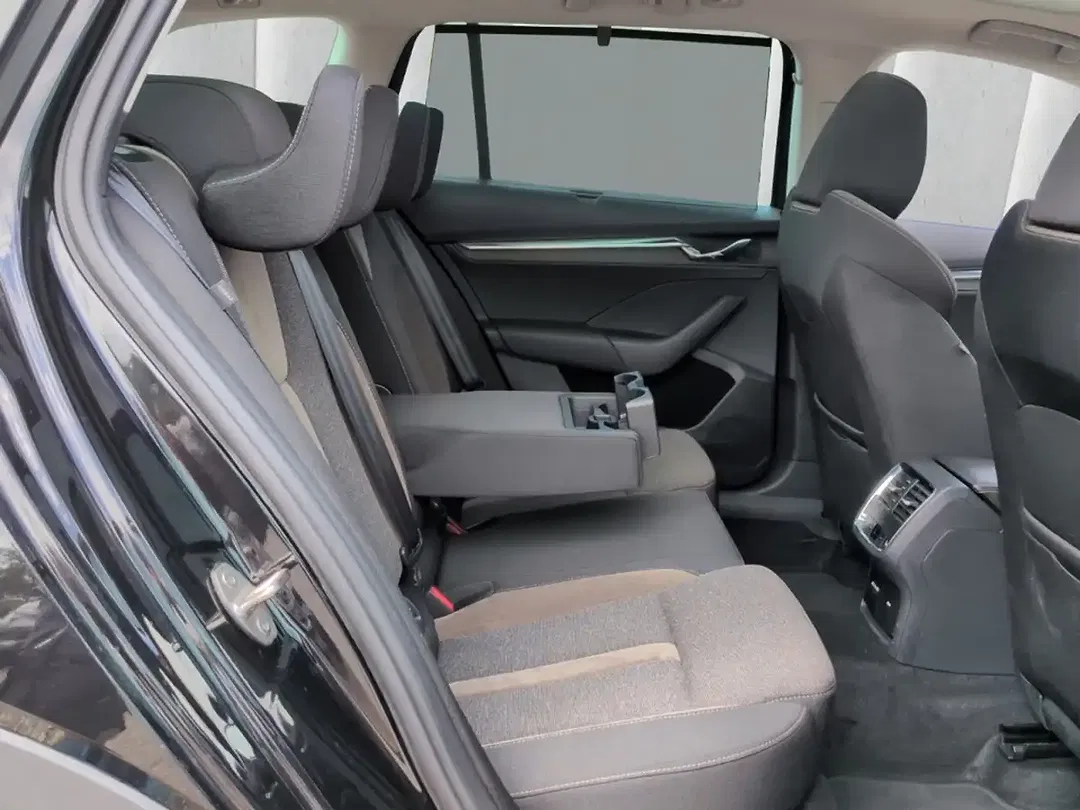 Skoda Octavia 1.5 eTSI Scout - Thumbnail 8