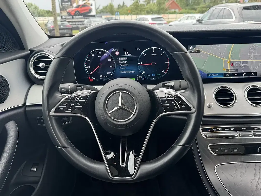 Mercedes-Benz E 220 AMG Night - Thumbnail 12