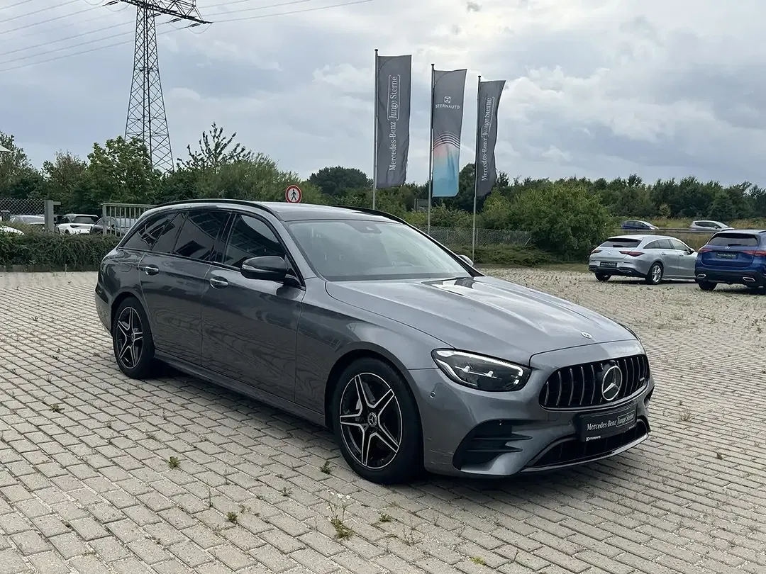 Mercedes-Benz E 220 AMG Night - Thumbnail 2