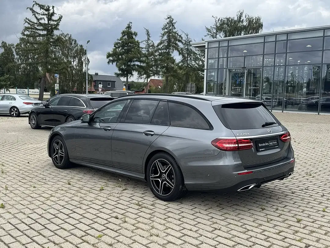 Mercedes-Benz E 220 AMG Night - Thumbnail 5