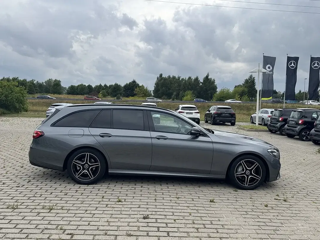 Mercedes-Benz E 220 AMG Night - Thumbnail 7