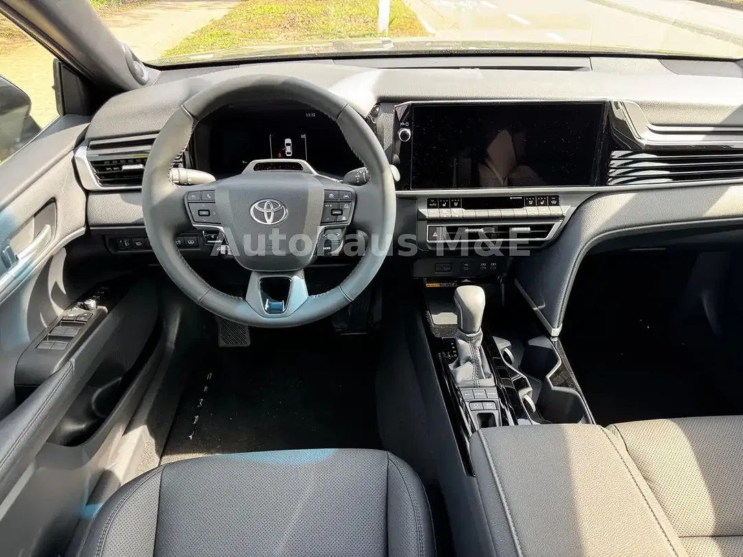 Toyota Camry Hybrid - Thumbnail 12