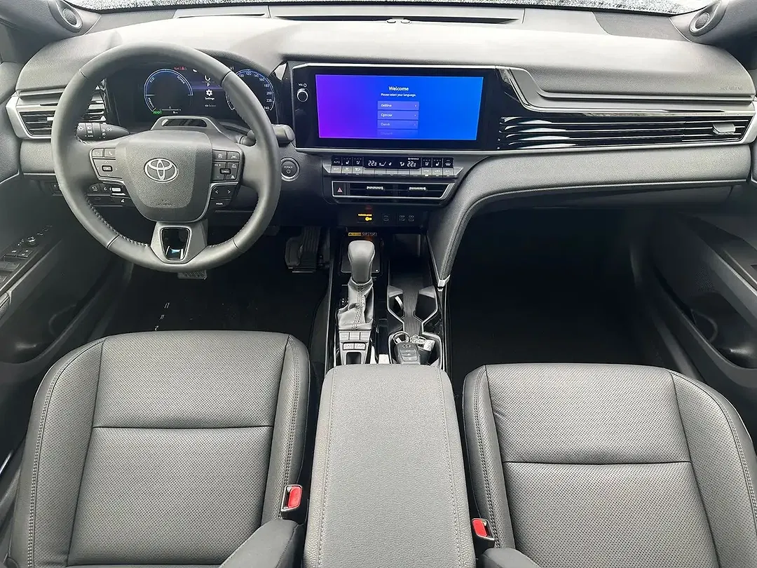 Toyota Camry Hybrid - Thumbnail 3