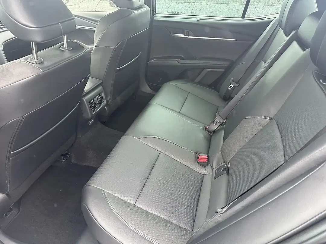 Toyota Camry Hybrid - Thumbnail 5