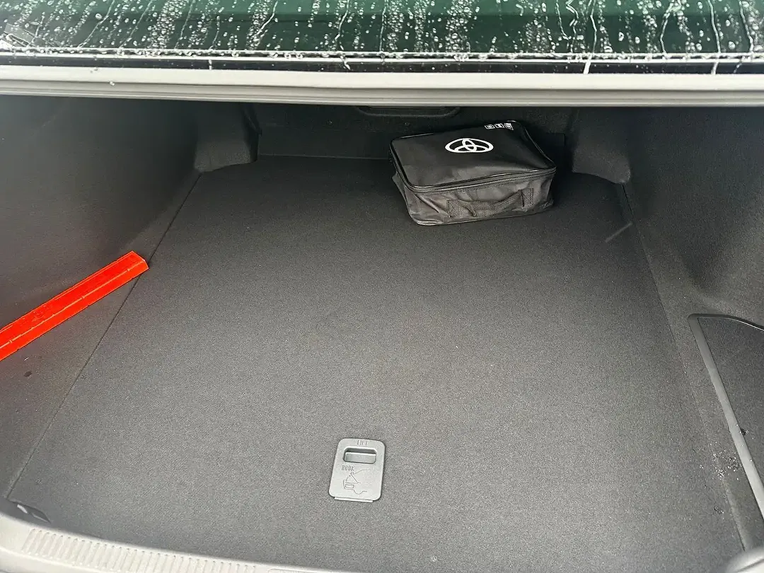 Toyota Camry Hybrid - Thumbnail 8