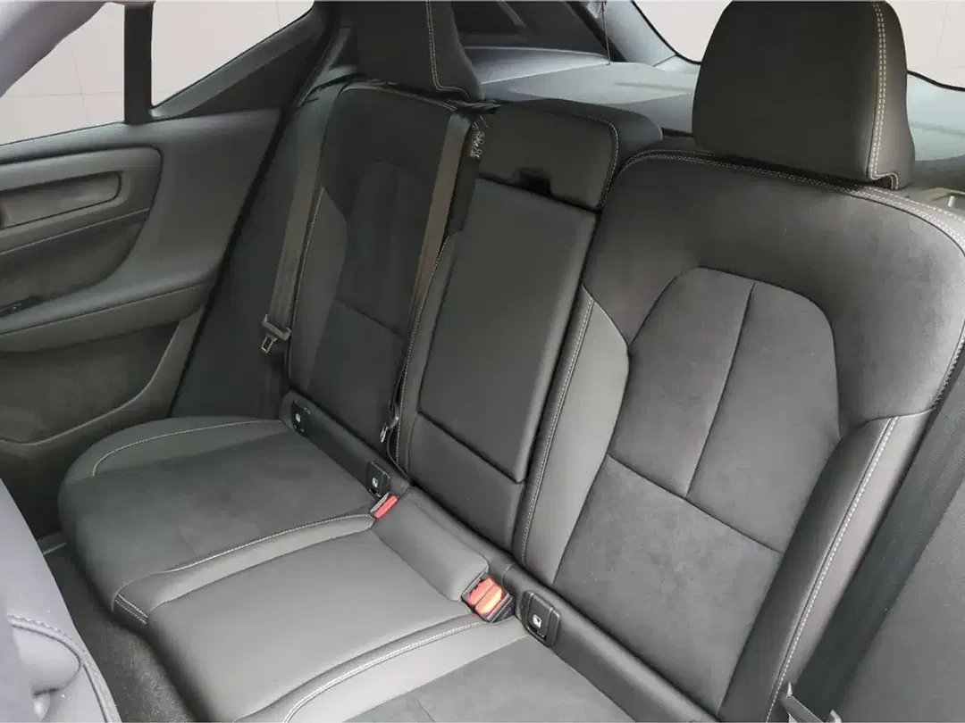 Volvo XC40 B3 Ultra Black Edition - Thumbnail 10