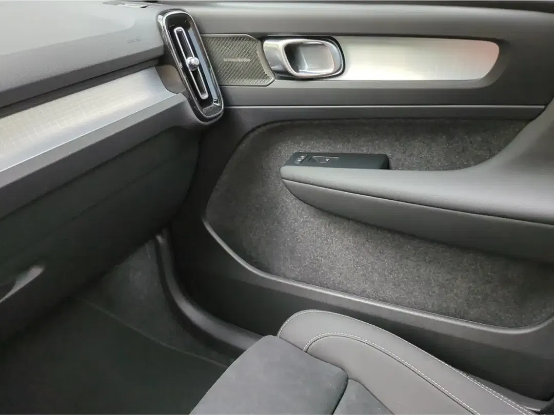 Volvo XC40 B3 Ultra Black Edition - Thumbnail 19