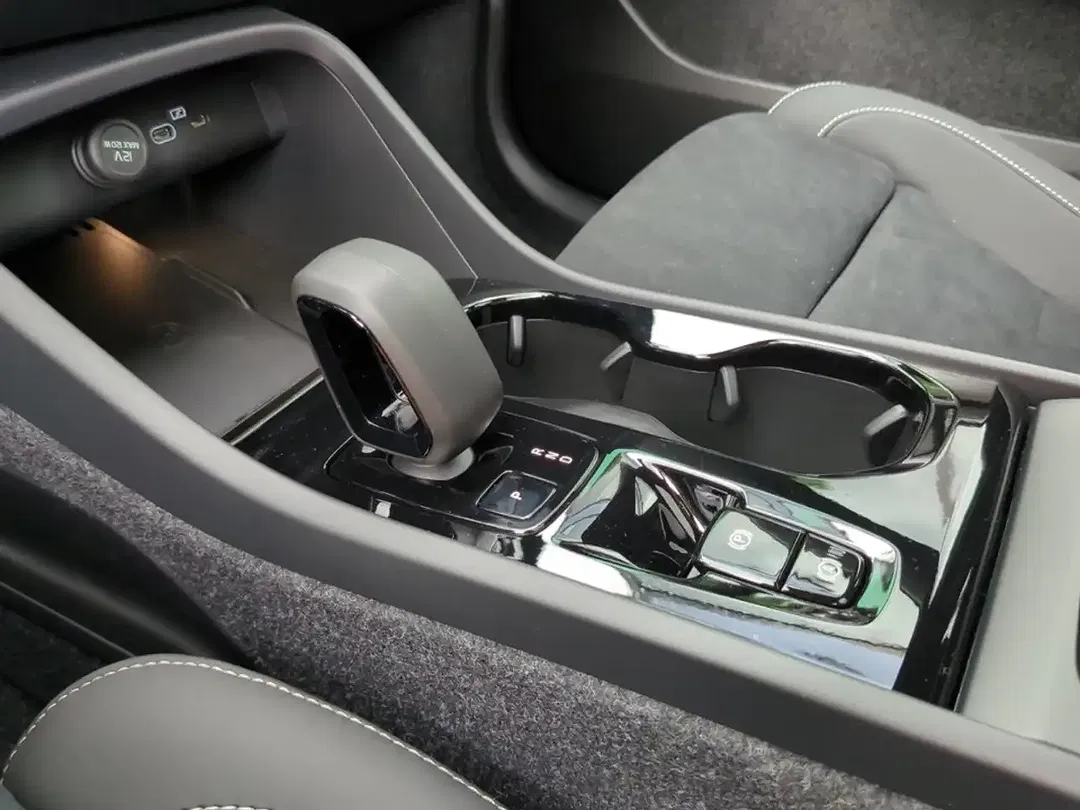 Volvo XC40 B3 Ultra Black Edition - Thumbnail 22