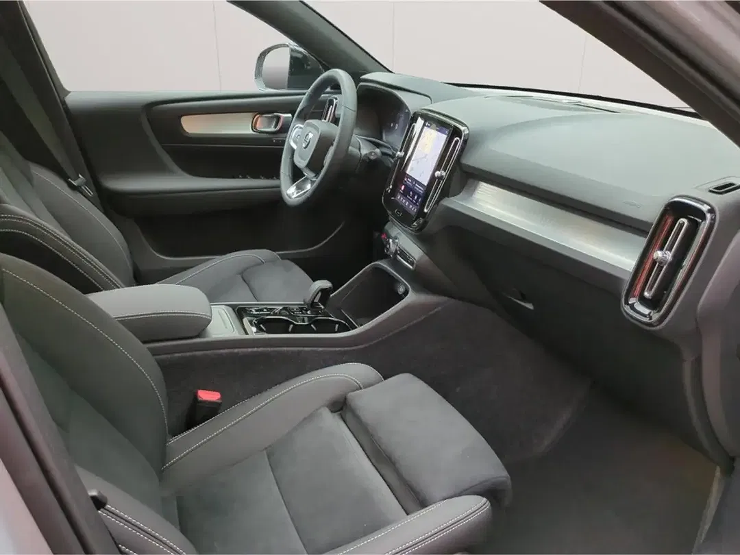 Volvo XC40 B3 Ultra Black Edition - Thumbnail 25
