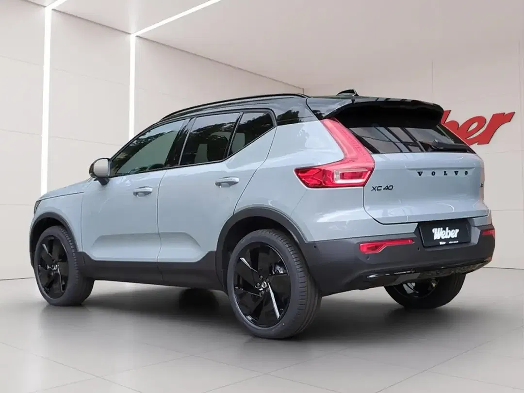 Volvo XC40 B3 Ultra Black Edition - Thumbnail 4