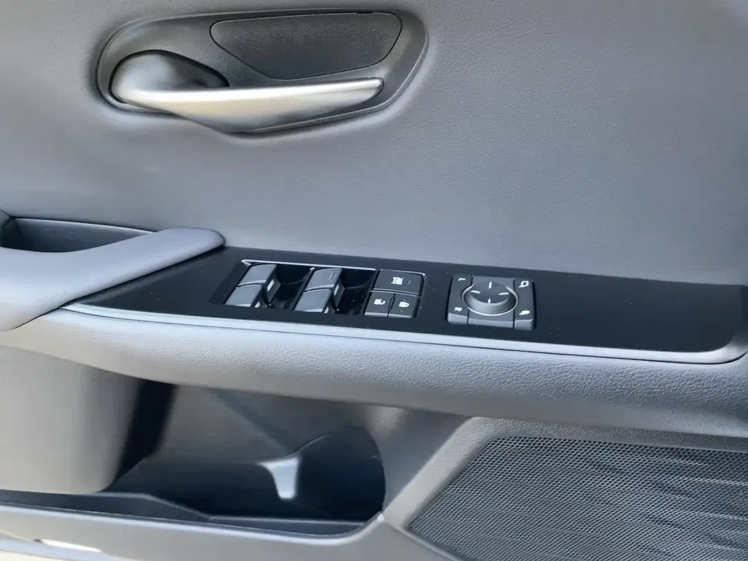 Lexus UX 250h Style Edition - Thumbnail 16