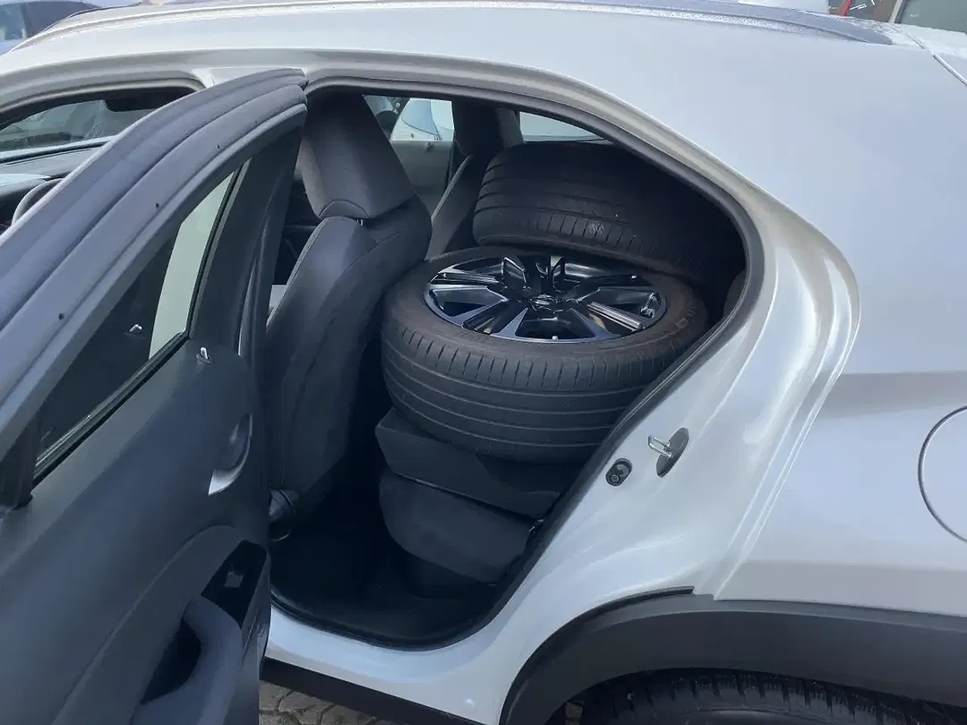 Lexus UX 250h Style Edition - Thumbnail 9