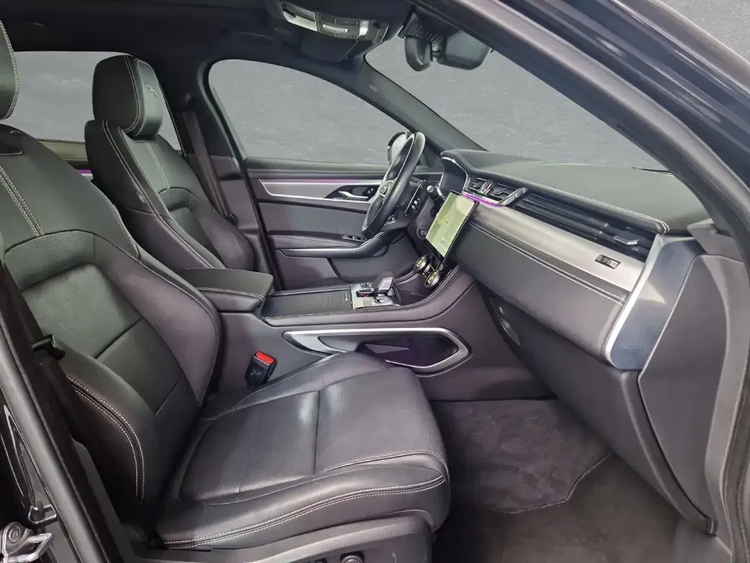 Jaguar F-Pace P400e PHEV 4x4 SE - Thumbnail 3