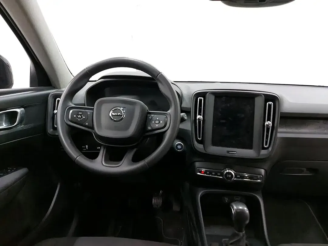 Volvo XC40 - Thumbnail 3
