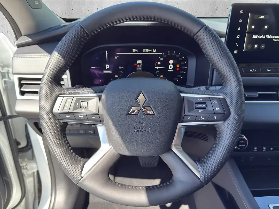 Mitsubishi Outlander 2.4 PHEV Hybrid Intro Edition - Thumbnail 11