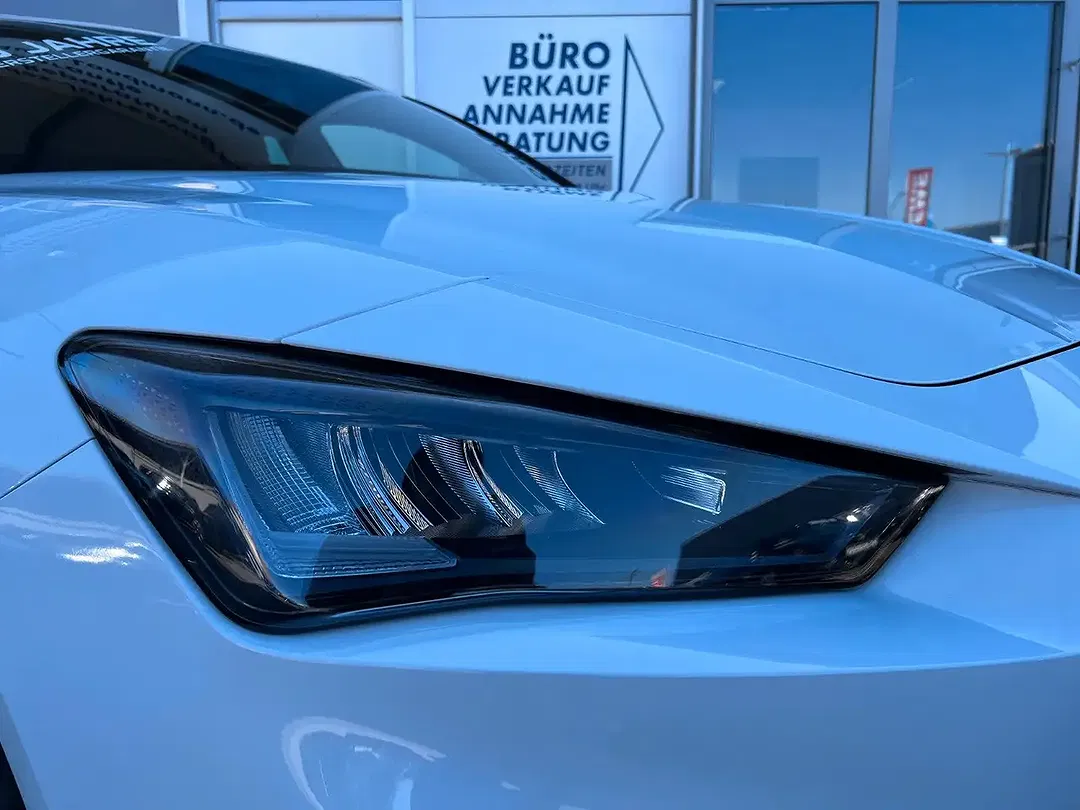 SEAT Leon 1.5 eTSI DSG FR - Thumbnail 3
