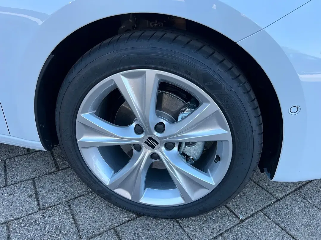 SEAT Leon 1.5 eTSI DSG FR - Thumbnail 4