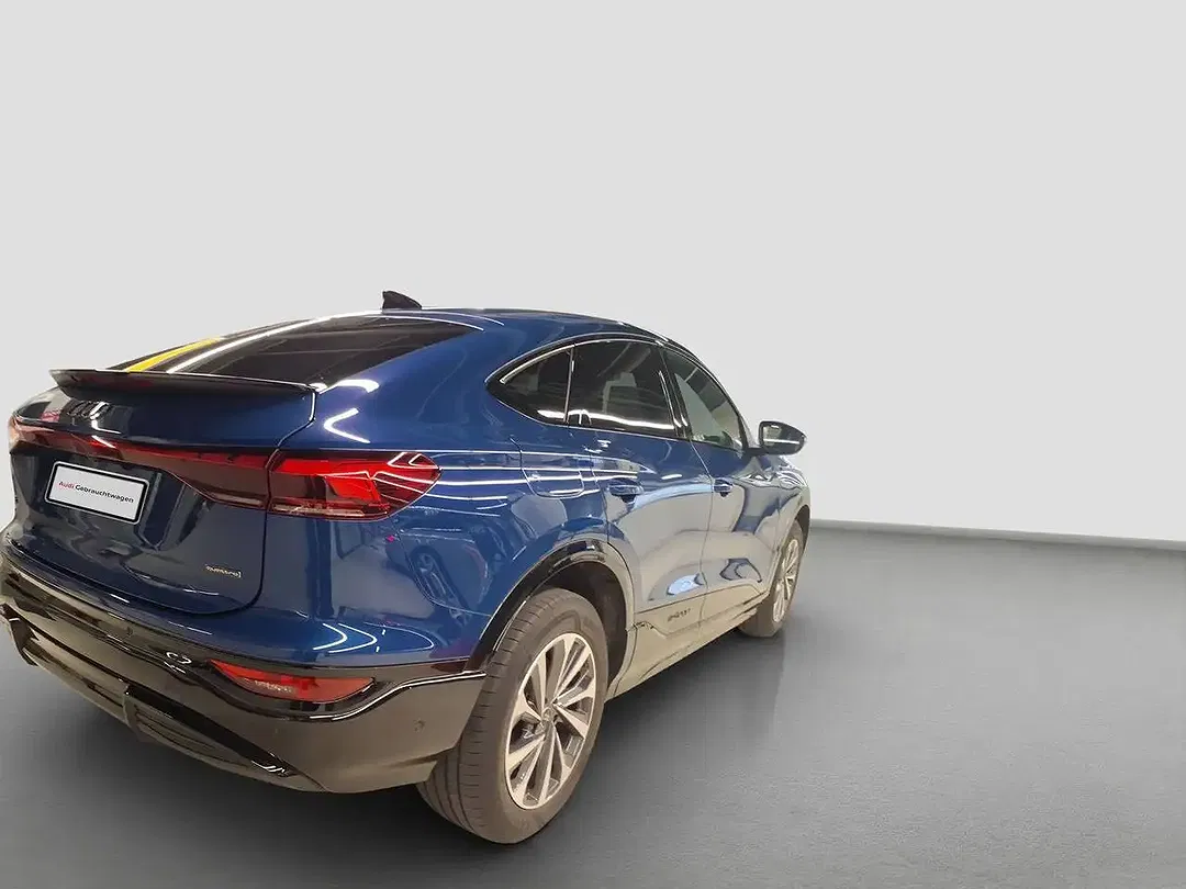 Audi Q6 e-tron Sportback S line - Thumbnail 2