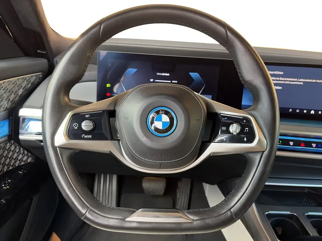 BMW i7 xDrive - Thumbnail 10
