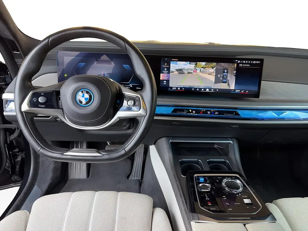 BMW i7 xDrive - Thumbnail 2