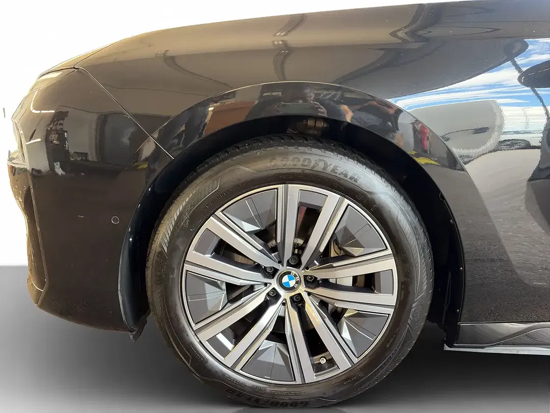 BMW i7 xDrive - Thumbnail 3