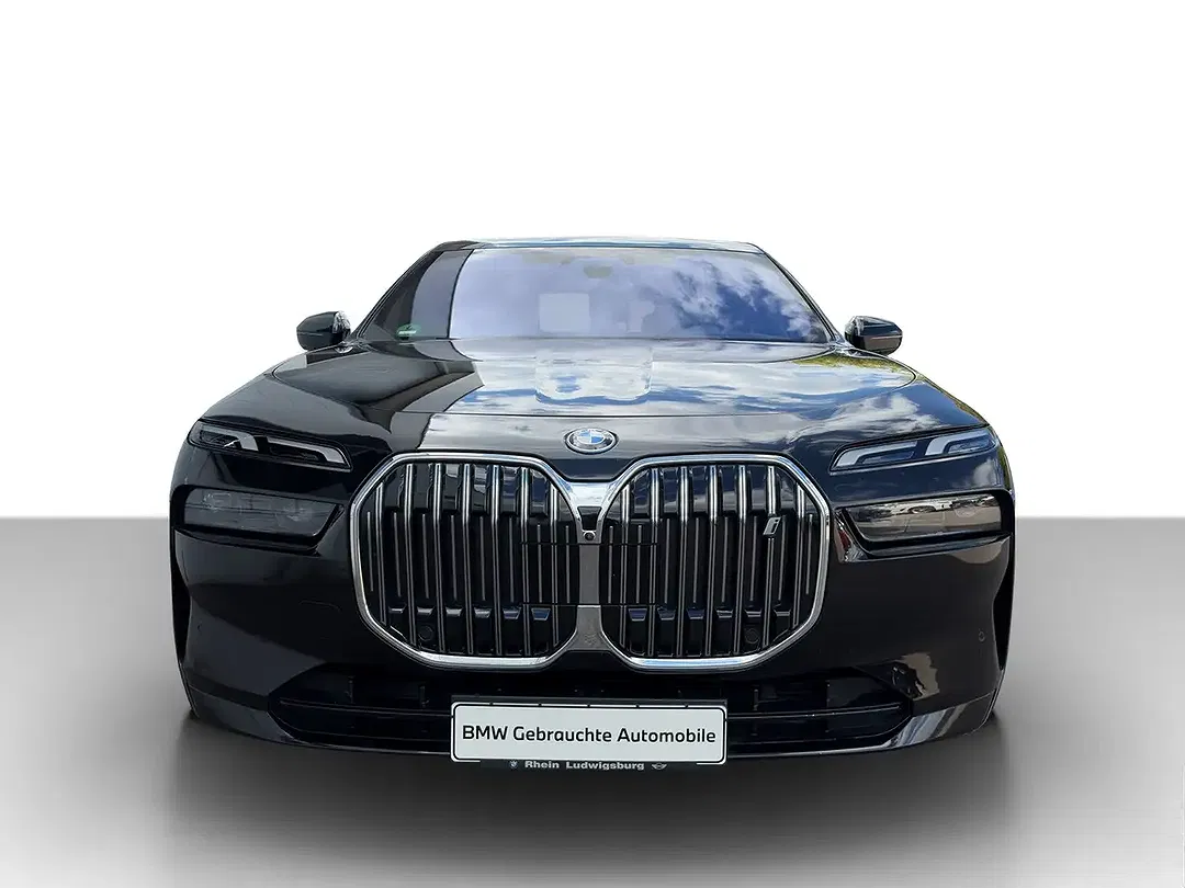 BMW i7 xDrive - Thumbnail 4