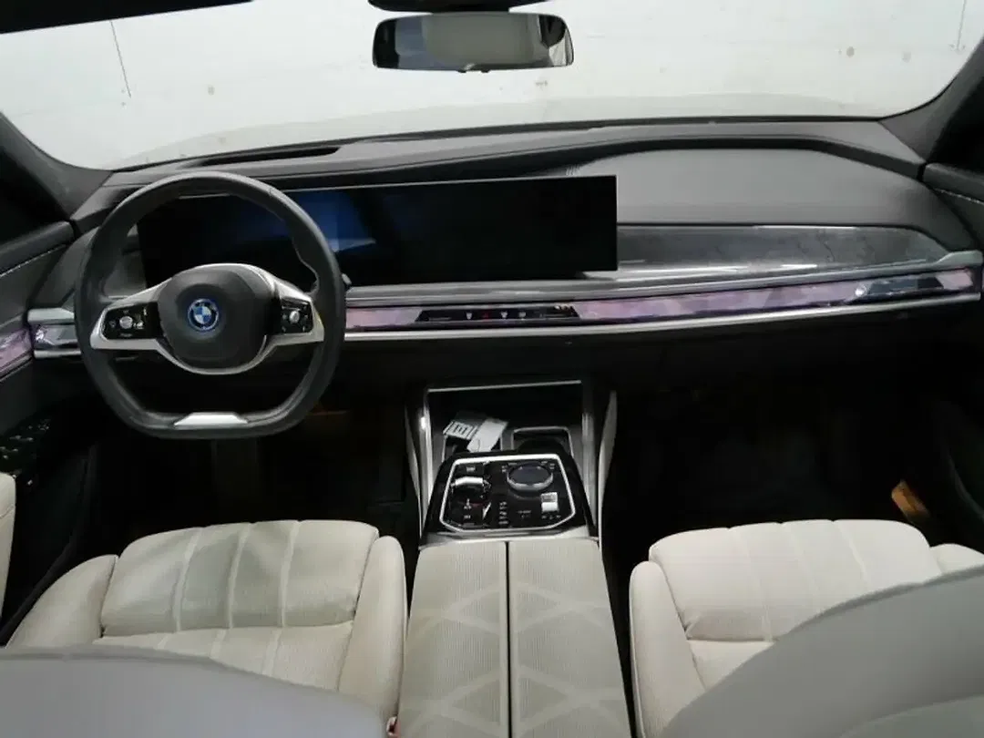 BMW i7 xDrive - Thumbnail 4