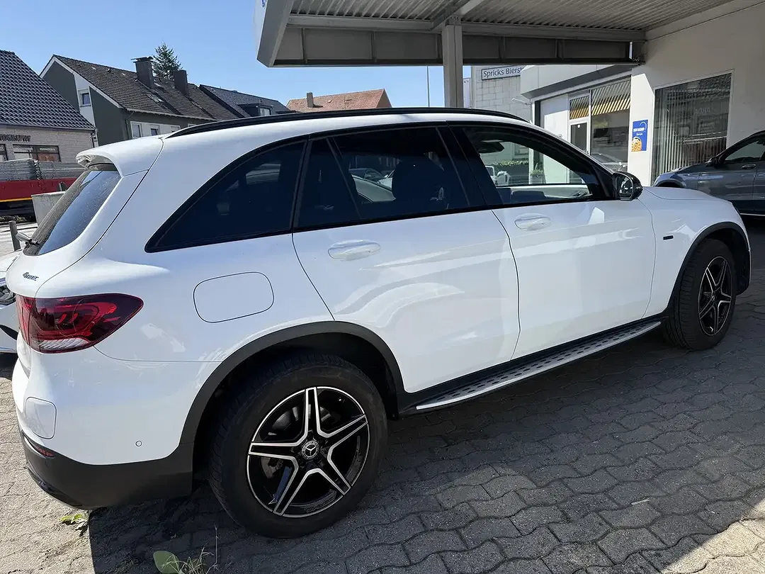 Mercedes-Benz GLC 300 Hybrid 4MATIC AMG Line - Thumbnail 4
