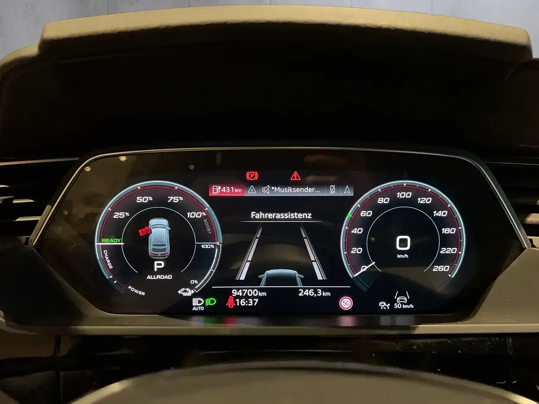 Audi Q8 55 e-tron quattro S line - Thumbnail 9