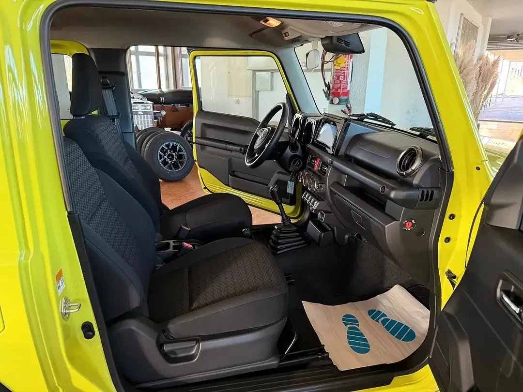 Suzuki Jimny 1.5 AllGrip Comfort+ - Thumbnail 10